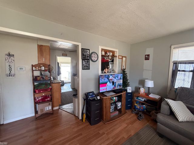 1387 Webber Avenue, Burton, MI 48529