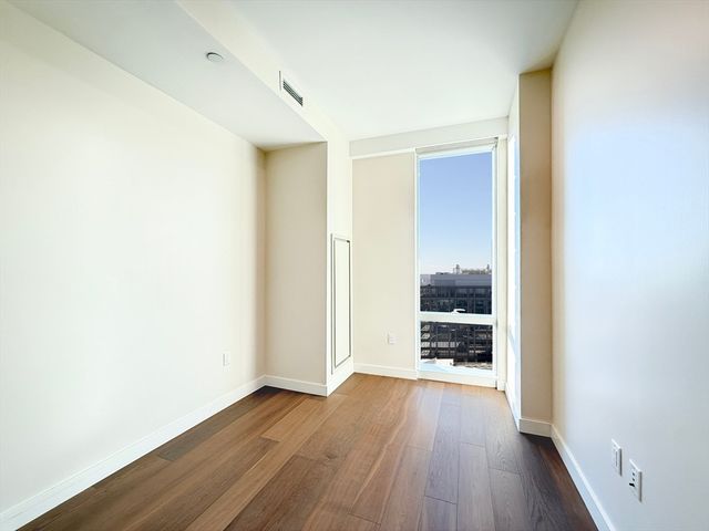 188 Brookline Ave 24I, Boston, MA 02215