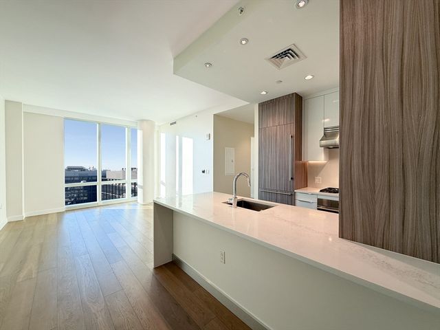 188 Brookline Ave 24I, Boston, MA 02215