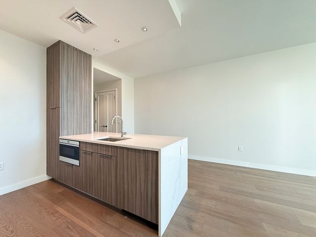 188 Brookline Ave 24I, Boston, MA 02215