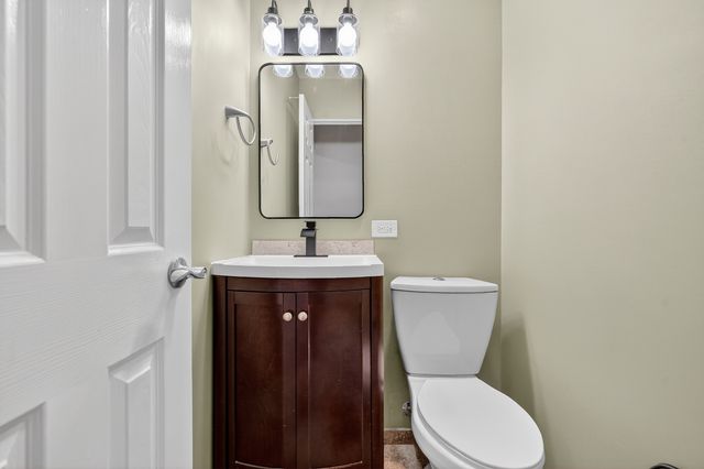 203 S See Gwun Avenue, Mount Prospect, IL 60056