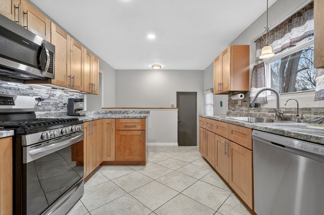 203 S See Gwun Avenue, Mount Prospect, IL 60056