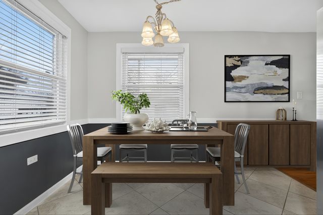 203 S See Gwun Avenue, Mount Prospect, IL 60056