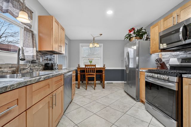 203 S See Gwun Avenue, Mount Prospect, IL 60056