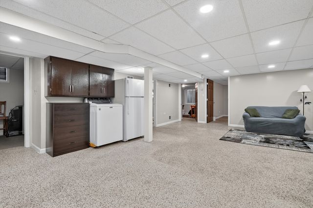 203 S See Gwun Avenue, Mount Prospect, IL 60056