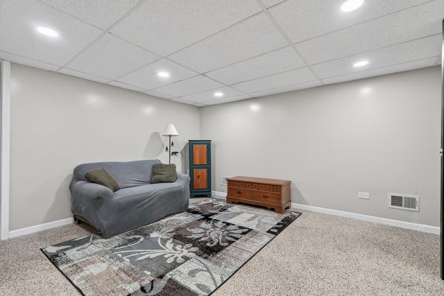 203 S See Gwun Avenue, Mount Prospect, IL 60056