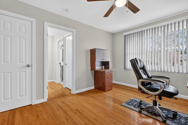 203 S See Gwun Avenue, Mount Prospect, IL 60056