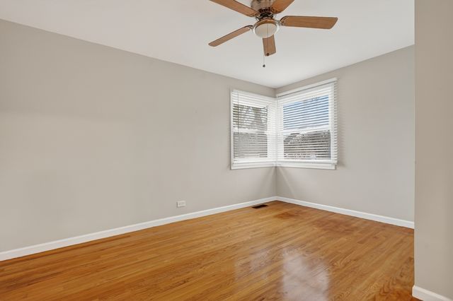 203 S See Gwun Avenue, Mount Prospect, IL 60056