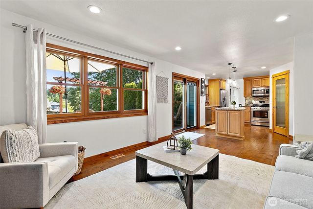 22812 SE 265th Place, Maple Valley, WA 98038