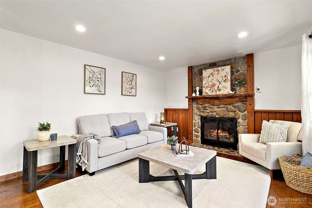 22812 SE 265th Place, Maple Valley, WA 98038
