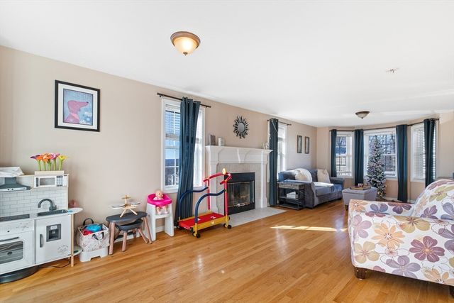 72 Sophia Dr, Worcester, MA 01607