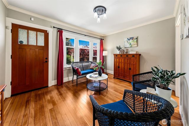 8403 32nd Avenue SW, Seattle, WA 98126