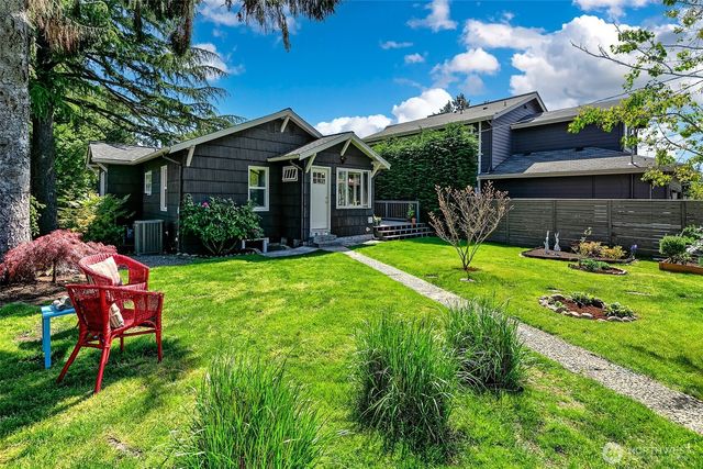 8403 32nd Avenue SW, Seattle, WA 98126