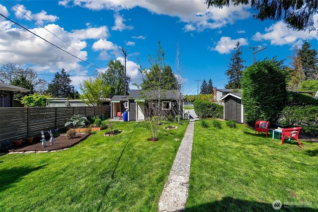 8403 32nd Avenue SW, Seattle, WA 98126
