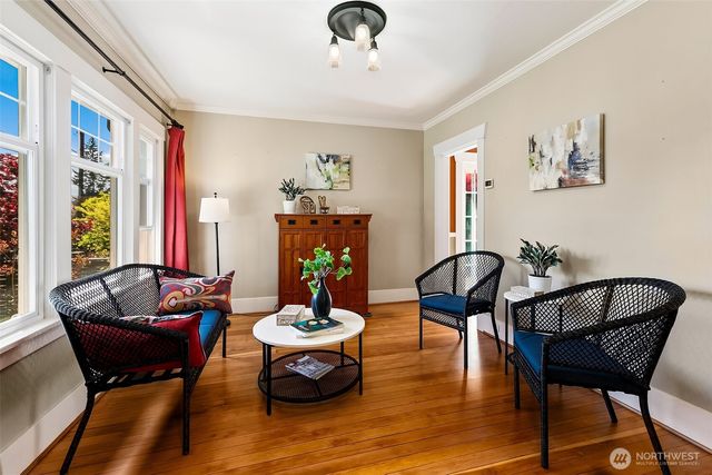 8403 32nd Avenue SW, Seattle, WA 98126