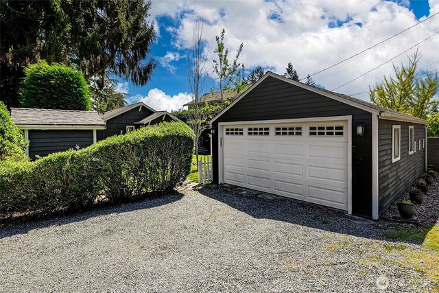 8403 32nd Avenue SW, Seattle, WA 98126