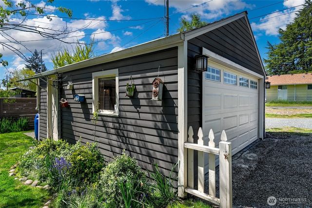 8403 32nd Avenue SW, Seattle, WA 98126