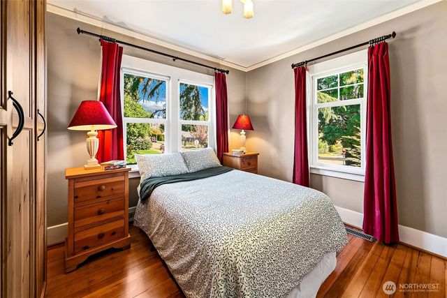 8403 32nd Avenue SW, Seattle, WA 98126