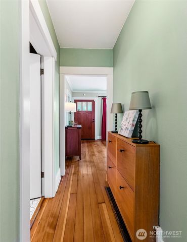 8403 32nd Avenue SW, Seattle, WA 98126