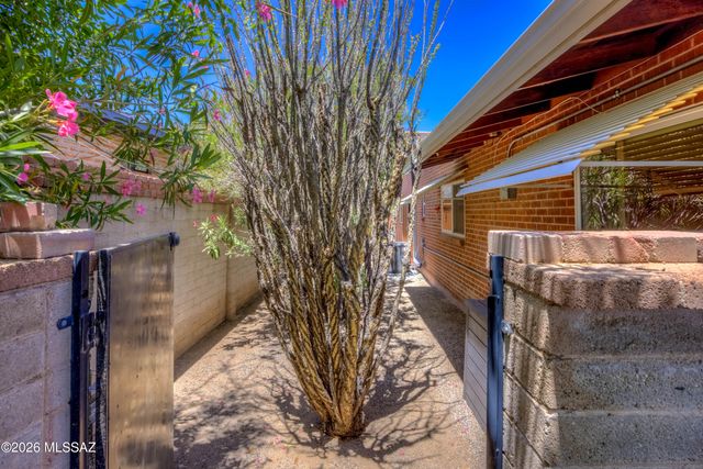 5738 E 7th Street, Tucson, AZ 85711