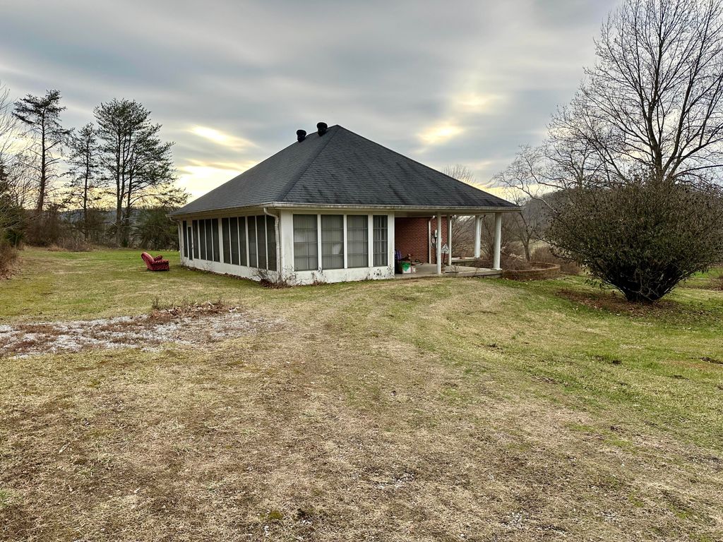 2937 Dripping Springs Road, Crab Orchard, KY 40419