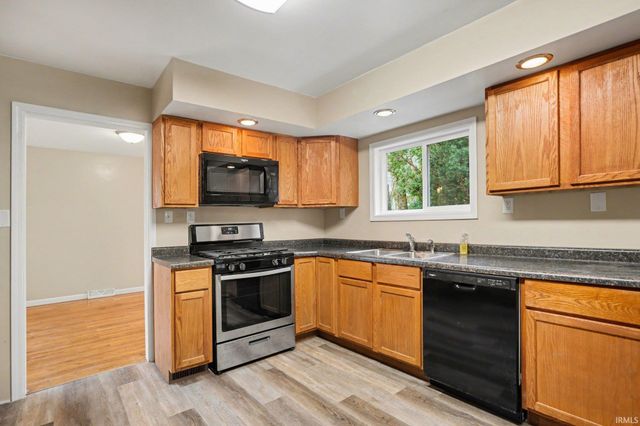 19600 Ruth Avenue, South Bend, IN 46614