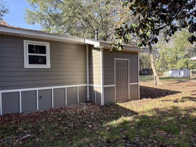 300 W 1st Ave., Petal, MS 39465