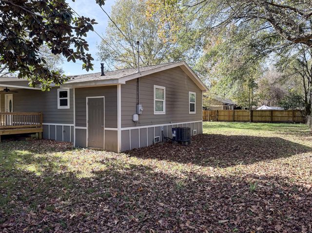 300 W 1st Ave., Petal, MS 39465