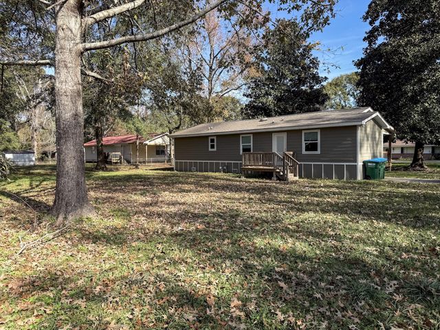 300 W 1st Ave., Petal, MS 39465