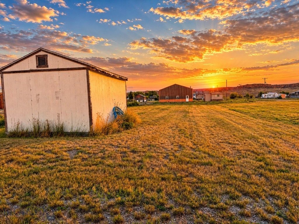 305 S Teigen, Winnett, MT 59087 photo 3