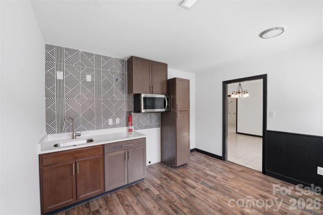 1424 Dean Street, Charlotte, NC 28216