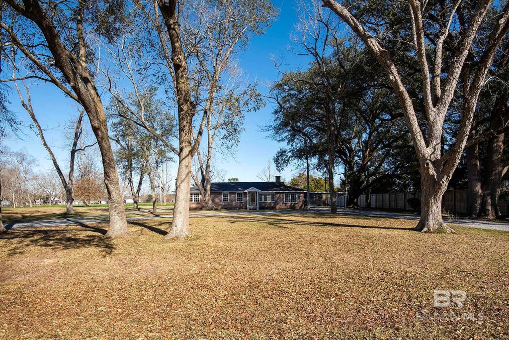 19989 N County Road 62, Robertsdale, AL 36567