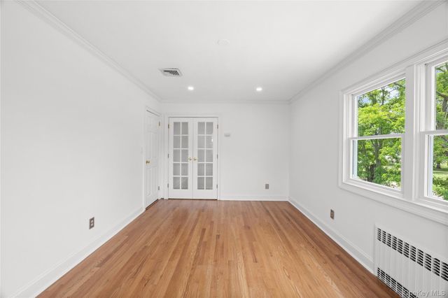 467 Hempstead Avenue, Rockville Centre, NY 11570