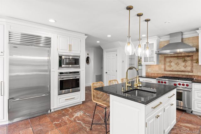 467 Hempstead Avenue, Rockville Centre, NY 11570