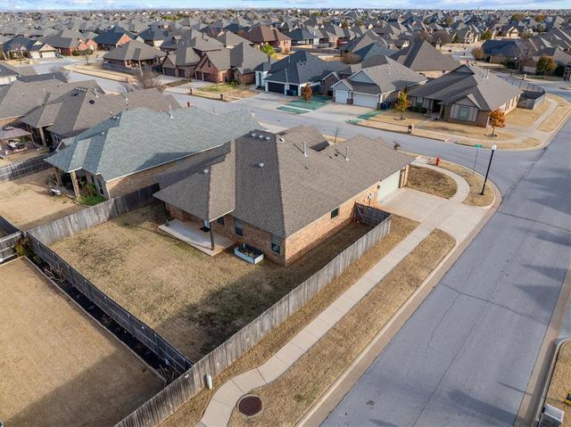 3129 NW 184th Terrace, Edmond, OK 73012