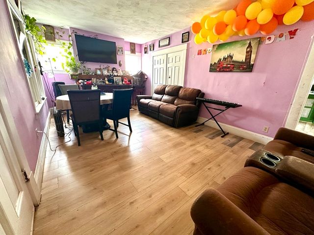 107 Dorset St, Springfield, MA 01108