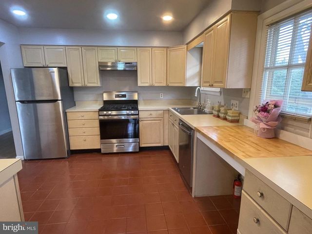 913 N HARRISON ST, Arlington, VA 22205