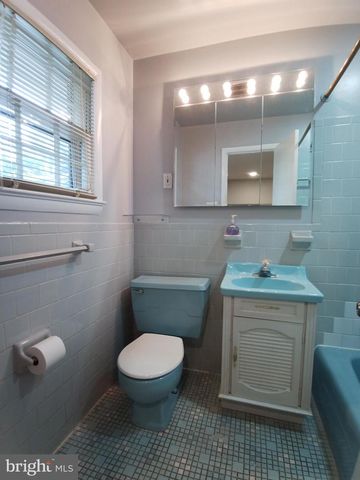 913 N HARRISON ST, Arlington, VA 22205