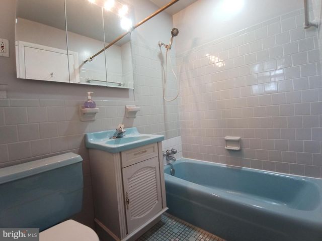 913 N HARRISON ST, Arlington, VA 22205