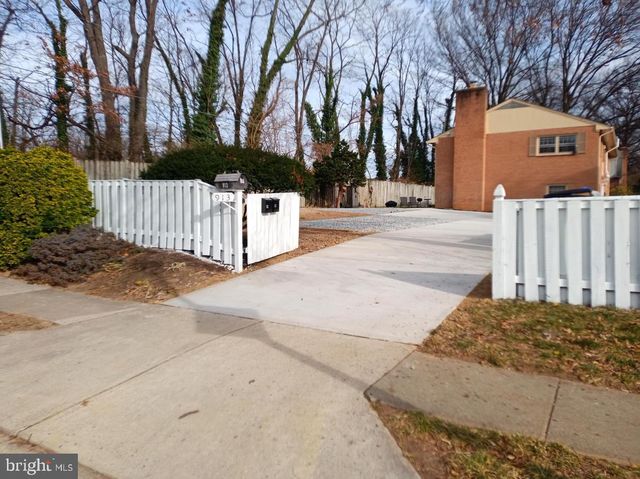 913 N HARRISON ST, Arlington, VA 22205