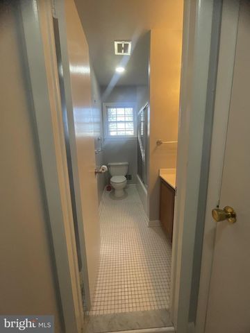 913 N HARRISON ST, Arlington, VA 22205