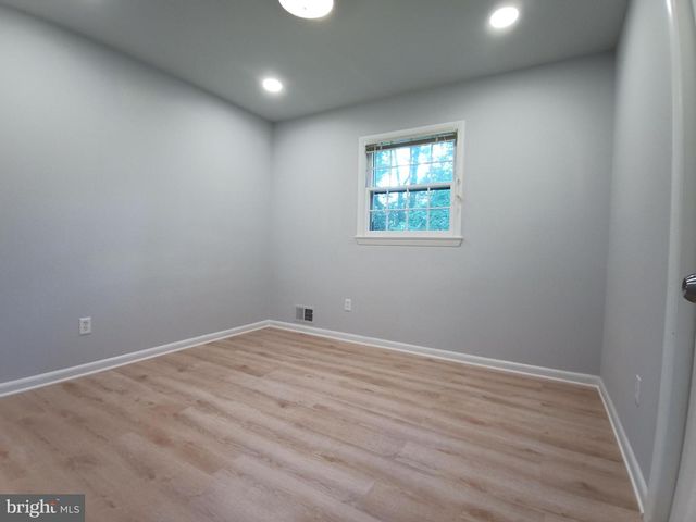 913 N HARRISON ST, Arlington, VA 22205