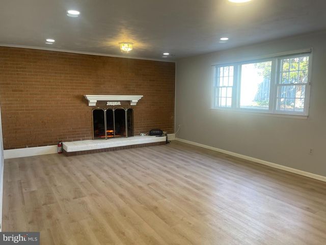 913 N HARRISON ST, Arlington, VA 22205