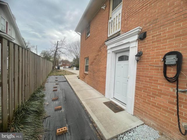 913 N HARRISON ST, Arlington, VA 22205