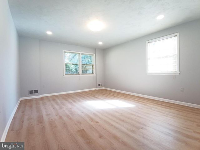 913 N HARRISON ST, Arlington, VA 22205