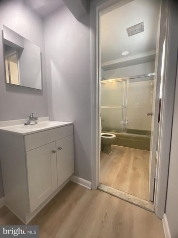 913 N HARRISON ST, Arlington, VA 22205