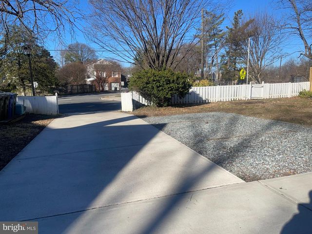 913 N HARRISON ST, Arlington, VA 22205