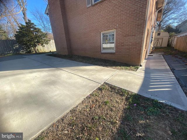 913 N HARRISON ST, Arlington, VA 22205