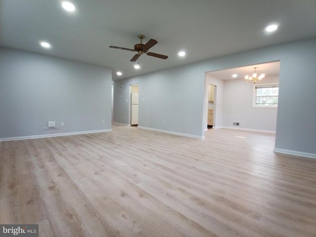 913 N HARRISON ST, Arlington, VA 22205