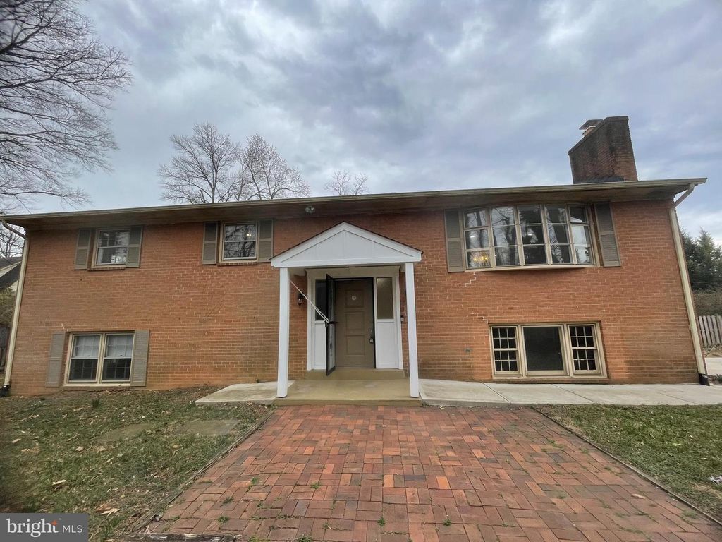 913 N HARRISON ST, Arlington, VA 22205